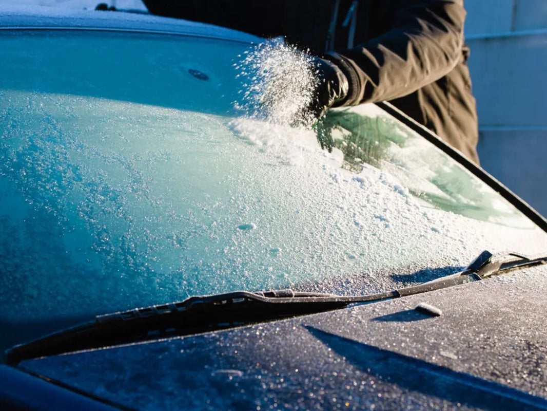 Les meilleures techniques pour dégivrer votre voiture en hiver